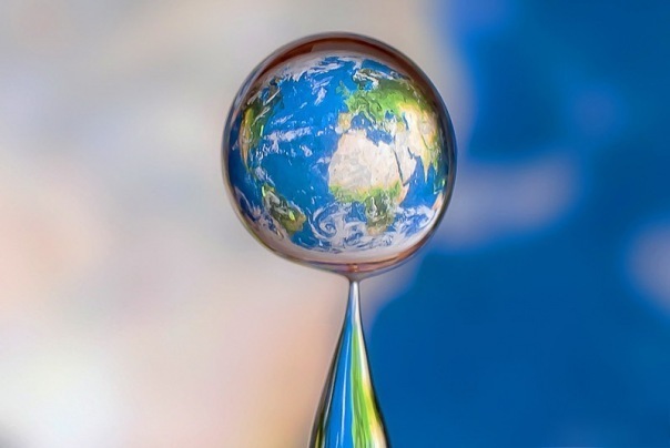 Water drop reflects the world
